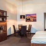 Neumarkt Aparthotel 4*