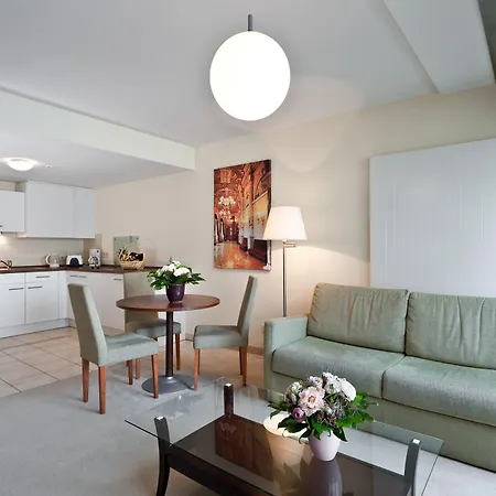 Neumarkt Aparthotel 4*