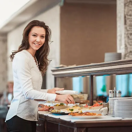 Aparthotel Neumarkt 4*